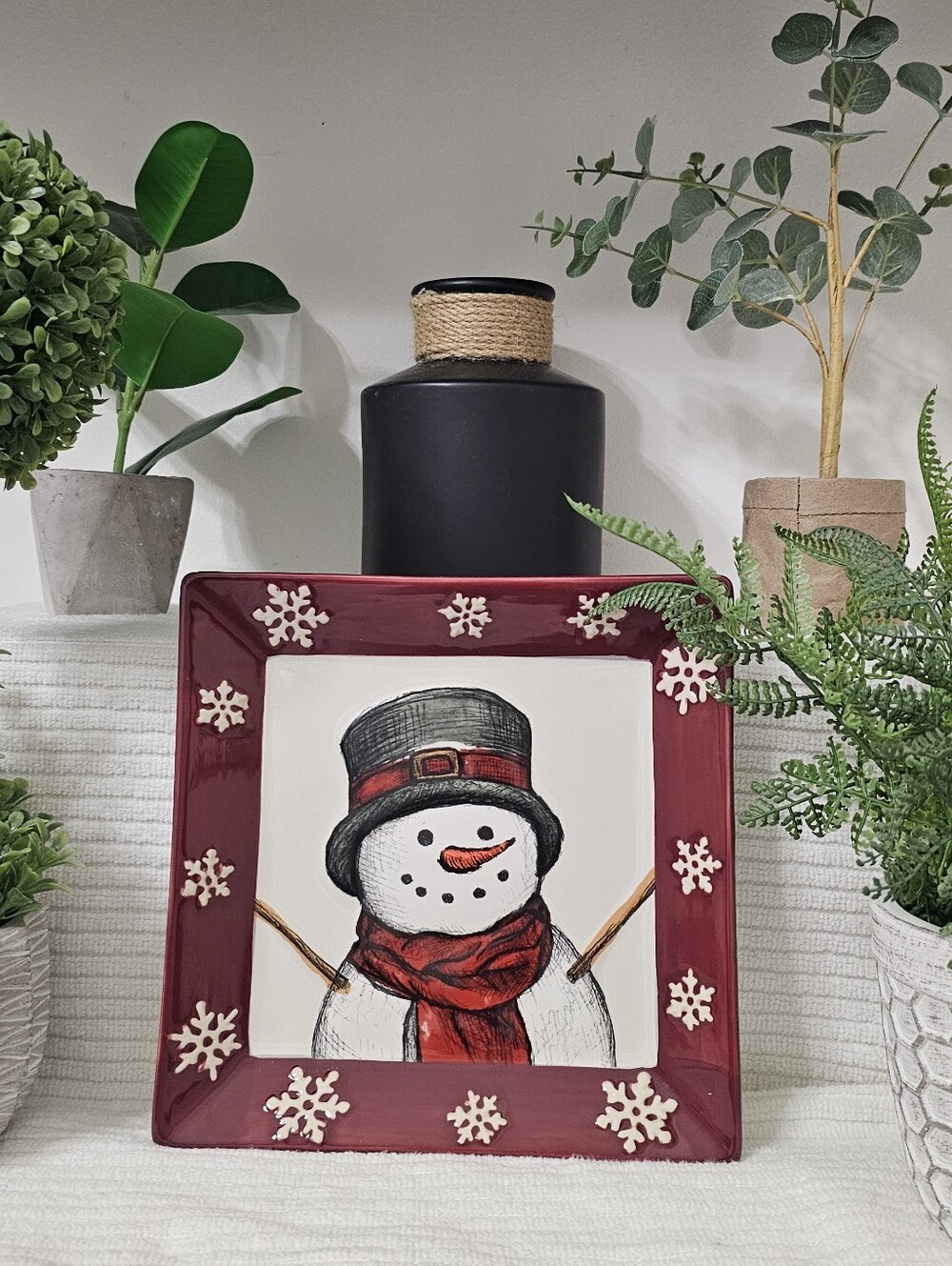 ST. NICHOLAS SQUARE Snowman Red And White Christmas Yuletide Plate.